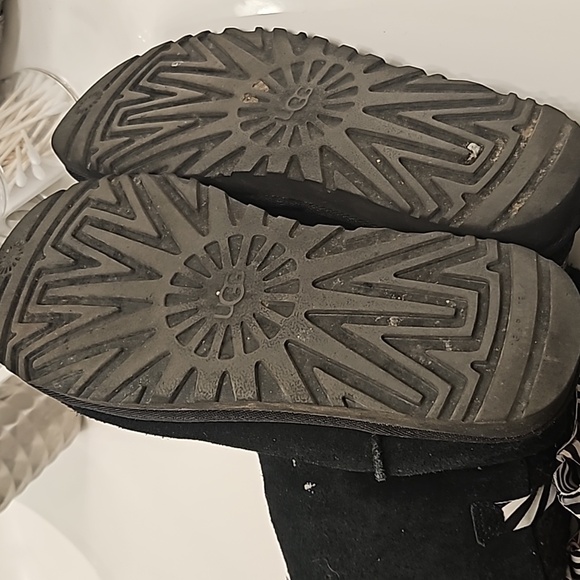Black bow Uggs - Picture 5 of 5